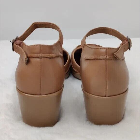 Vintage tan Y2K Leather wedge mary Janes. - Picture 4 of 8